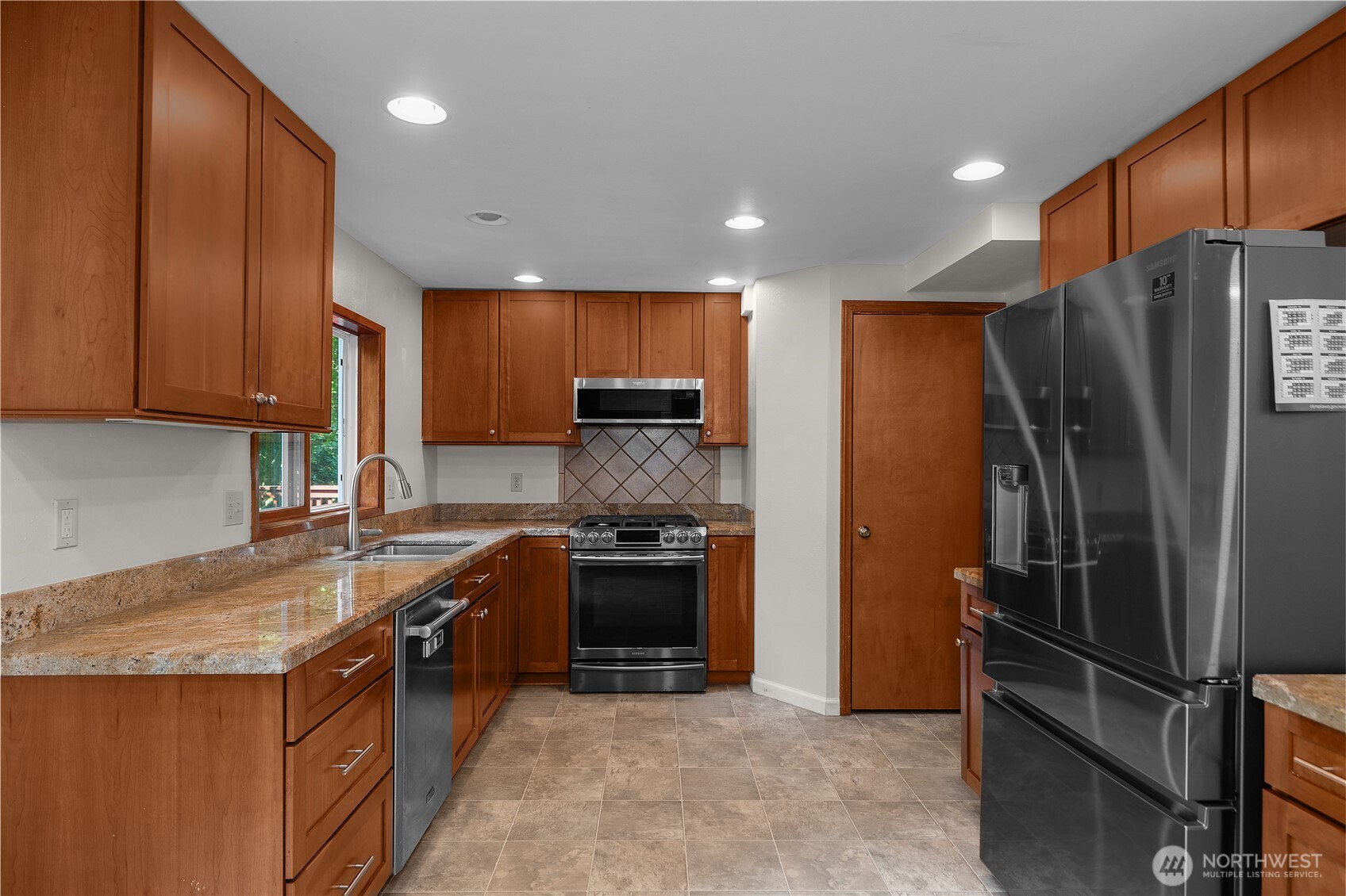1732 Medallion Loop Property Photo 15