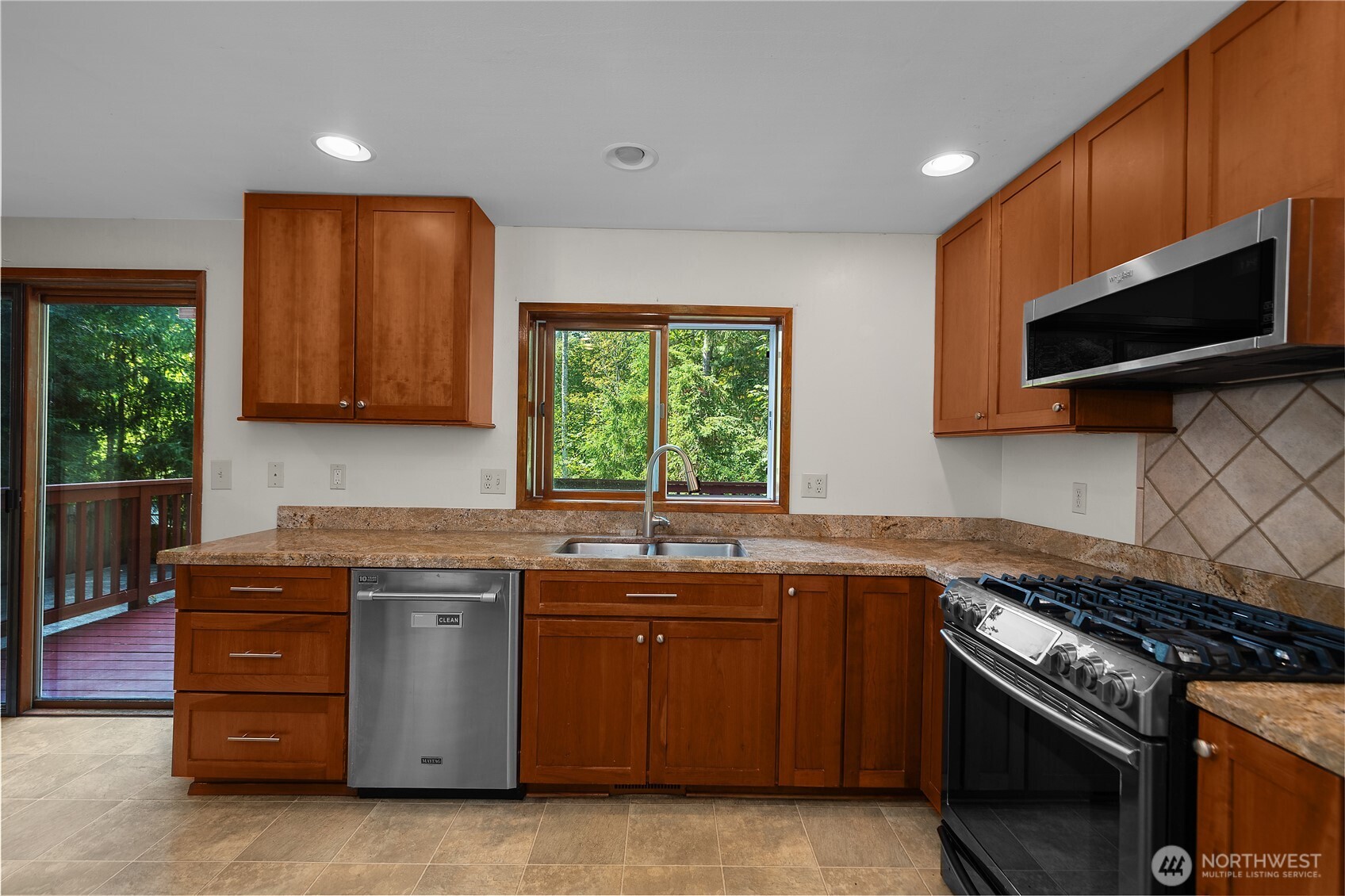 1732 Medallion Loop Property Photo 17