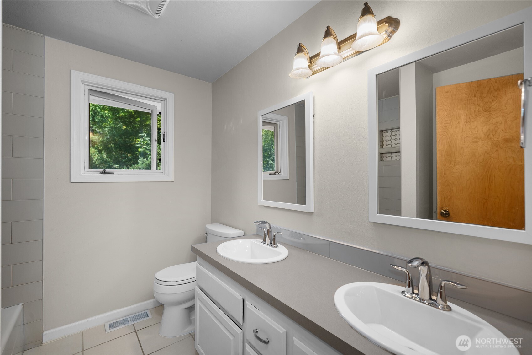 1732 Medallion Loop Property Photo 27