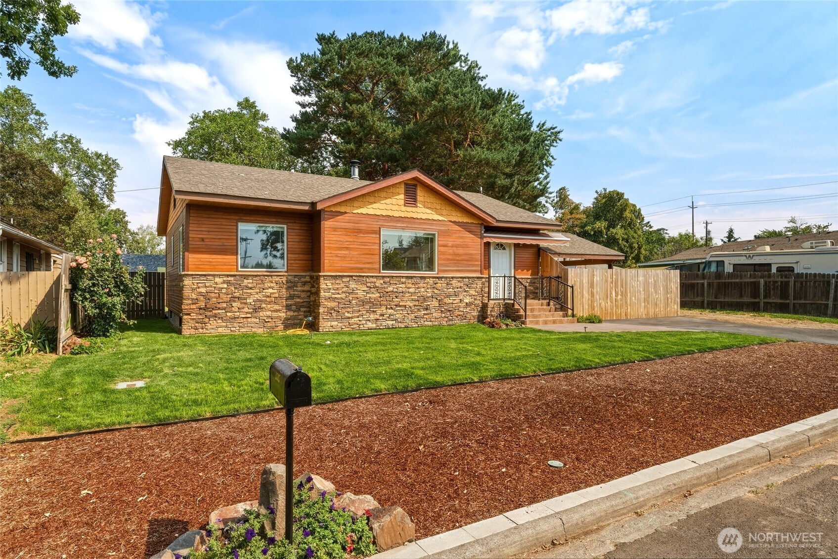 1707 J Street Property Photo 2