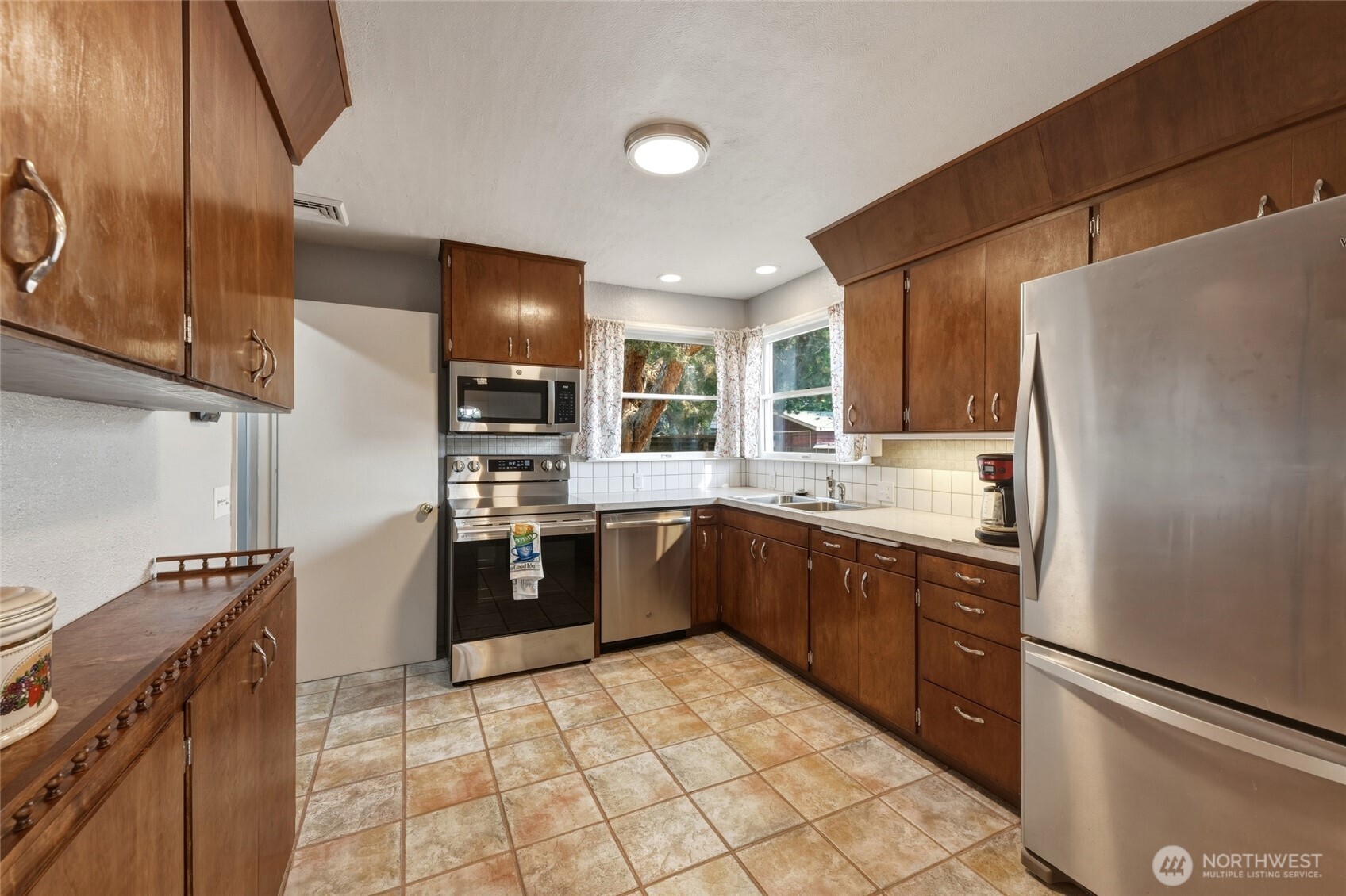 1707 J Street Property Photo 16