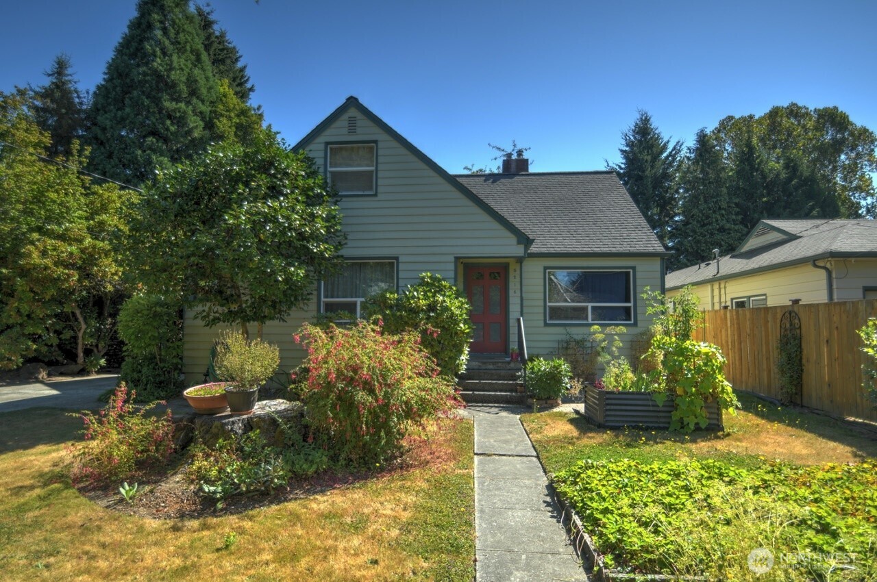 3216 Lorne Street Property Photo 1