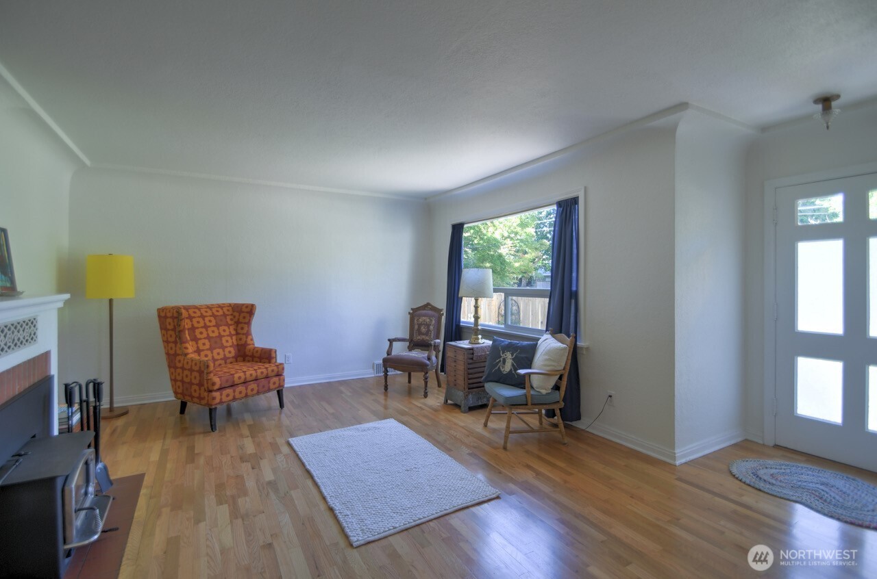 3216 Lorne Street Property Photo 2