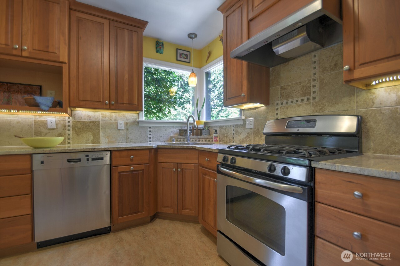 3216 Lorne Street Property Photo 5