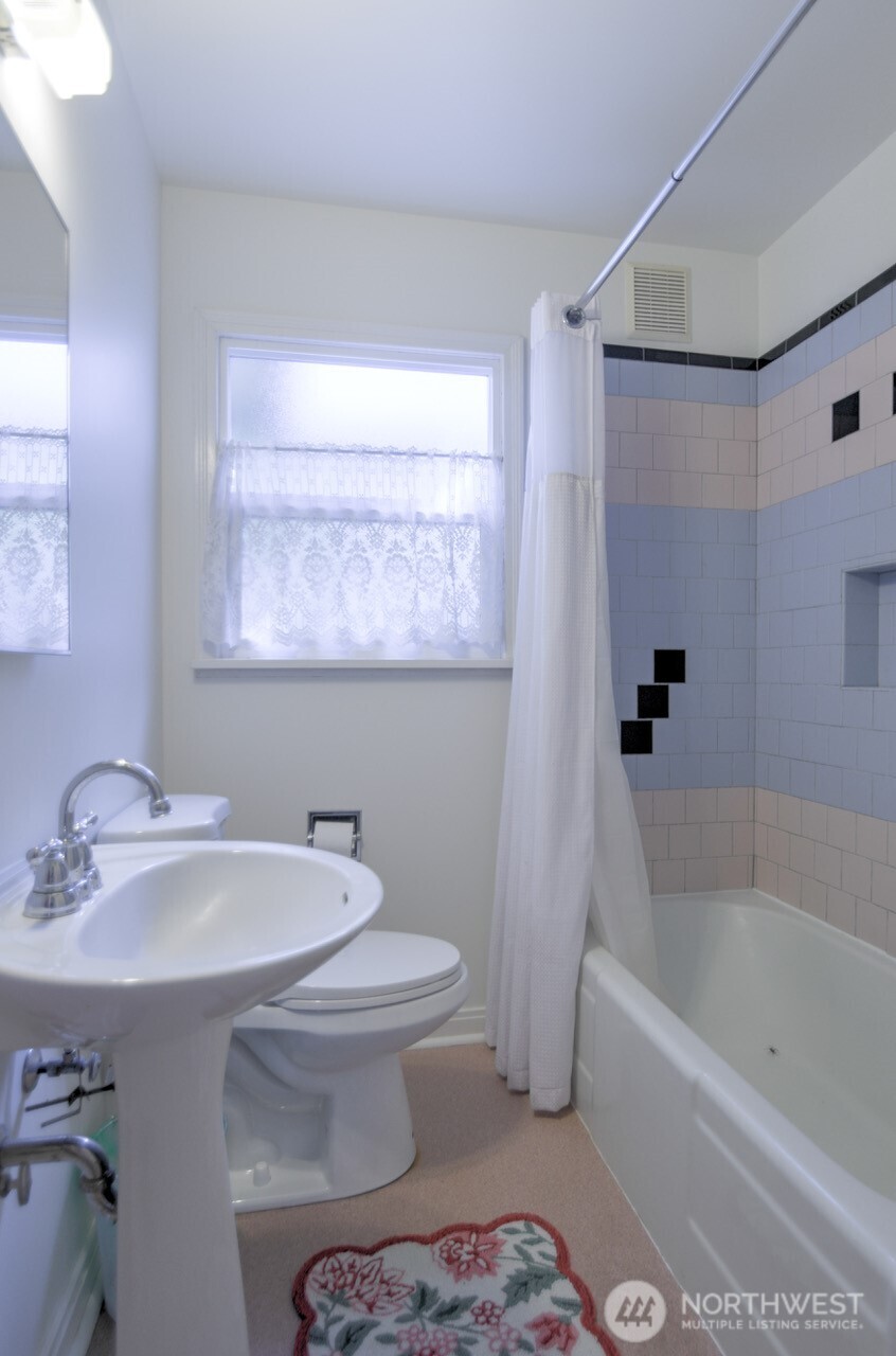 3216 Lorne Street Property Photo 7