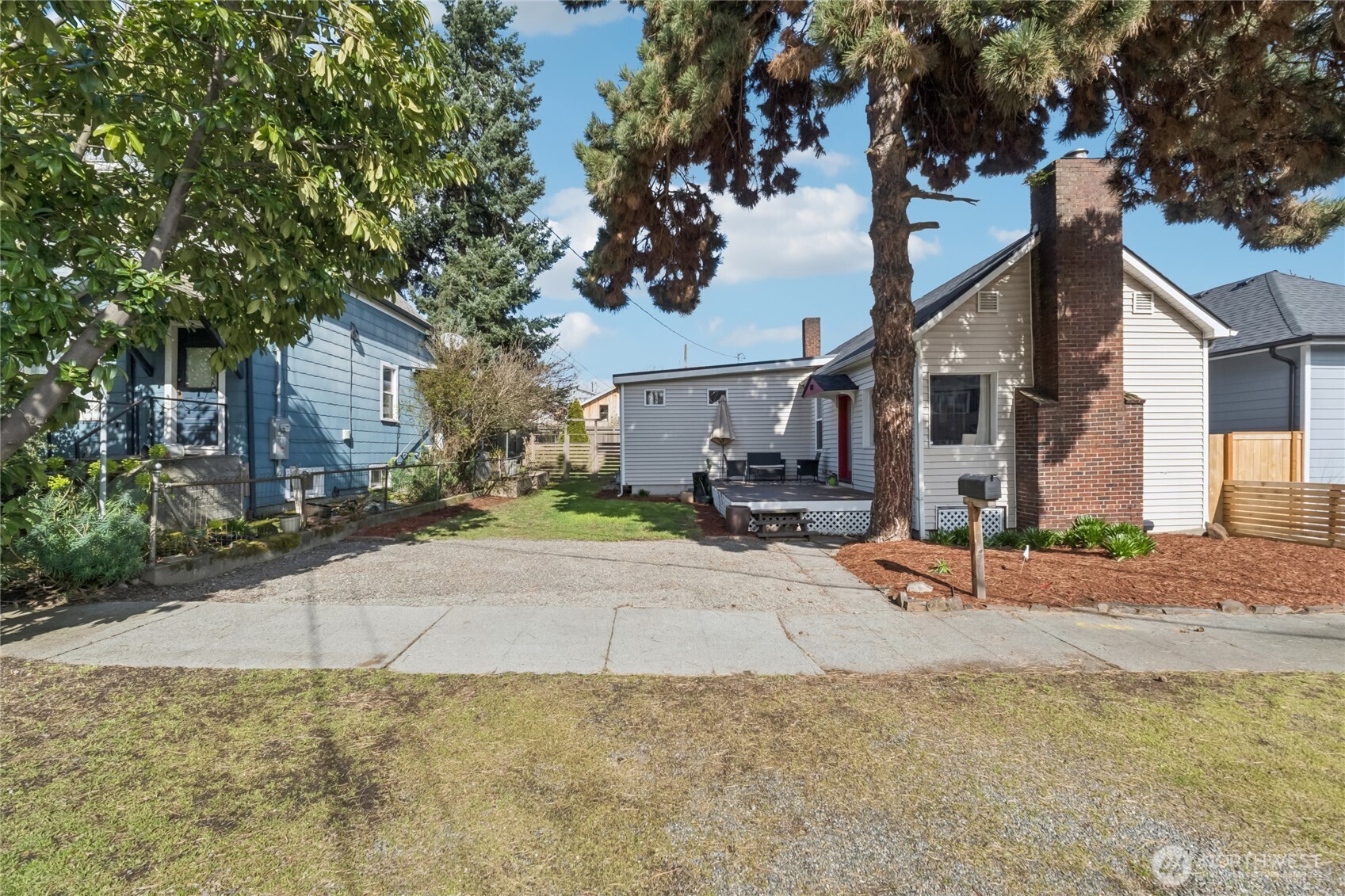 1110 S Bennett Street Property Photo 2