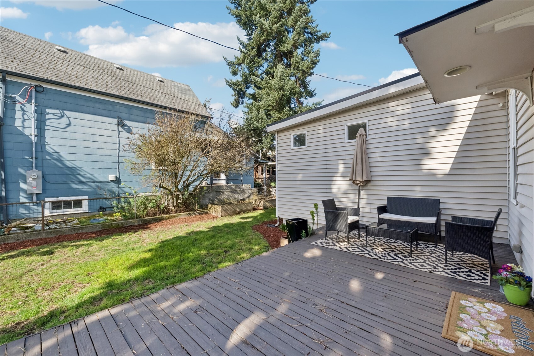 1110 S Bennett Street Property Photo 4