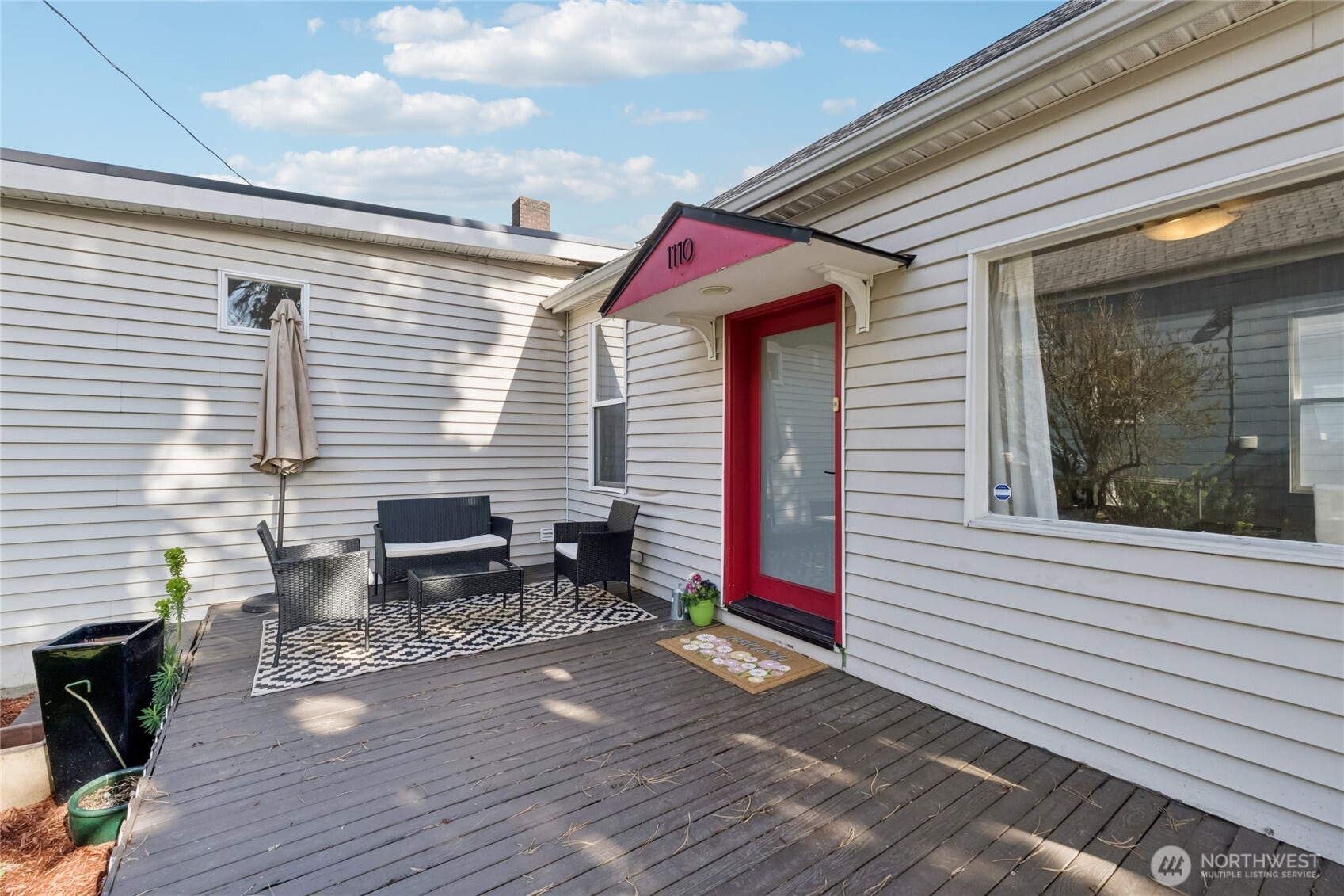 1110 S Bennett Street Property Photo 6
