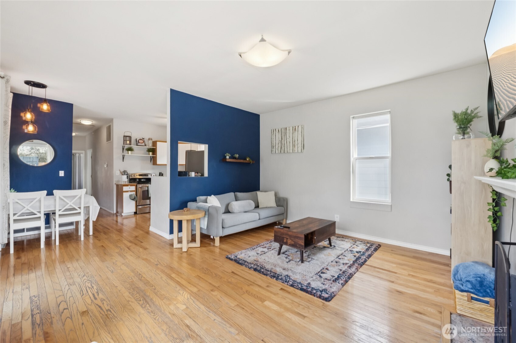 1110 S Bennett Street Property Photo 9