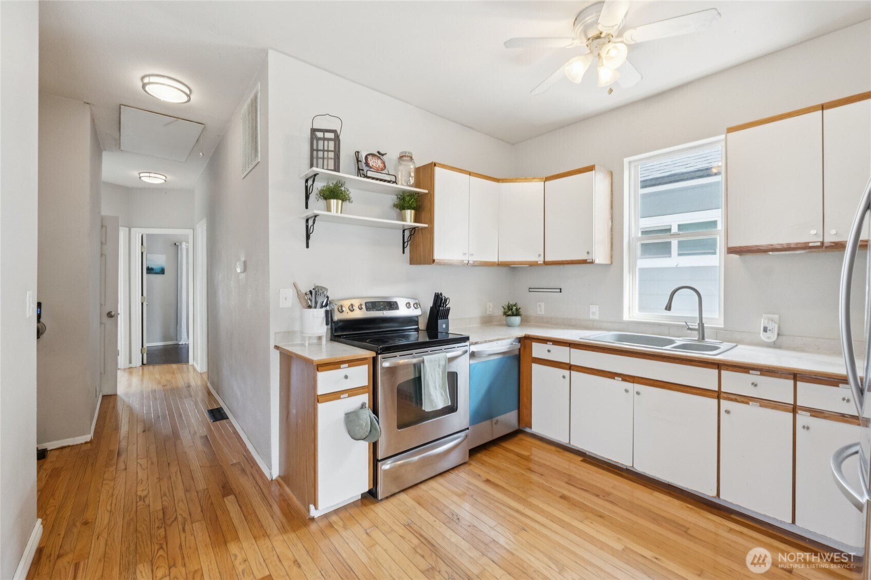 1110 S Bennett Street Property Photo 15