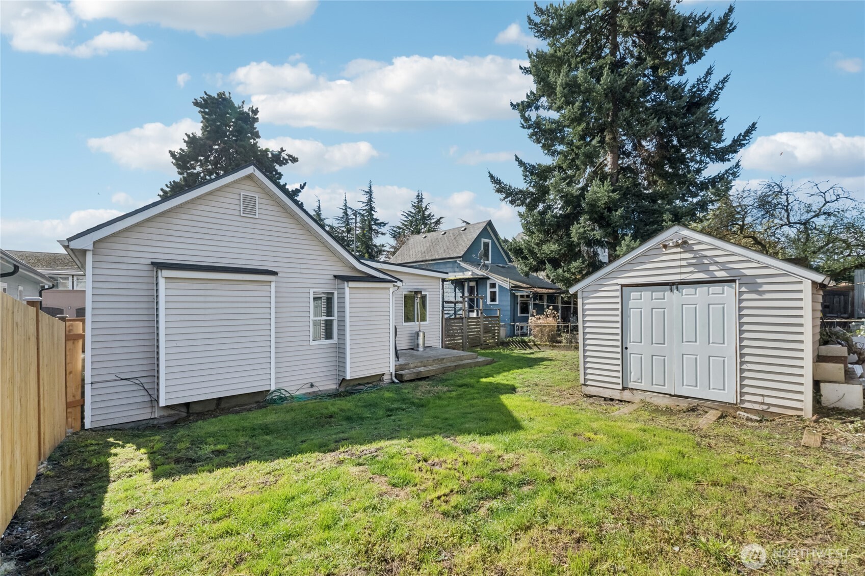 1110 S Bennett Street Property Photo 28