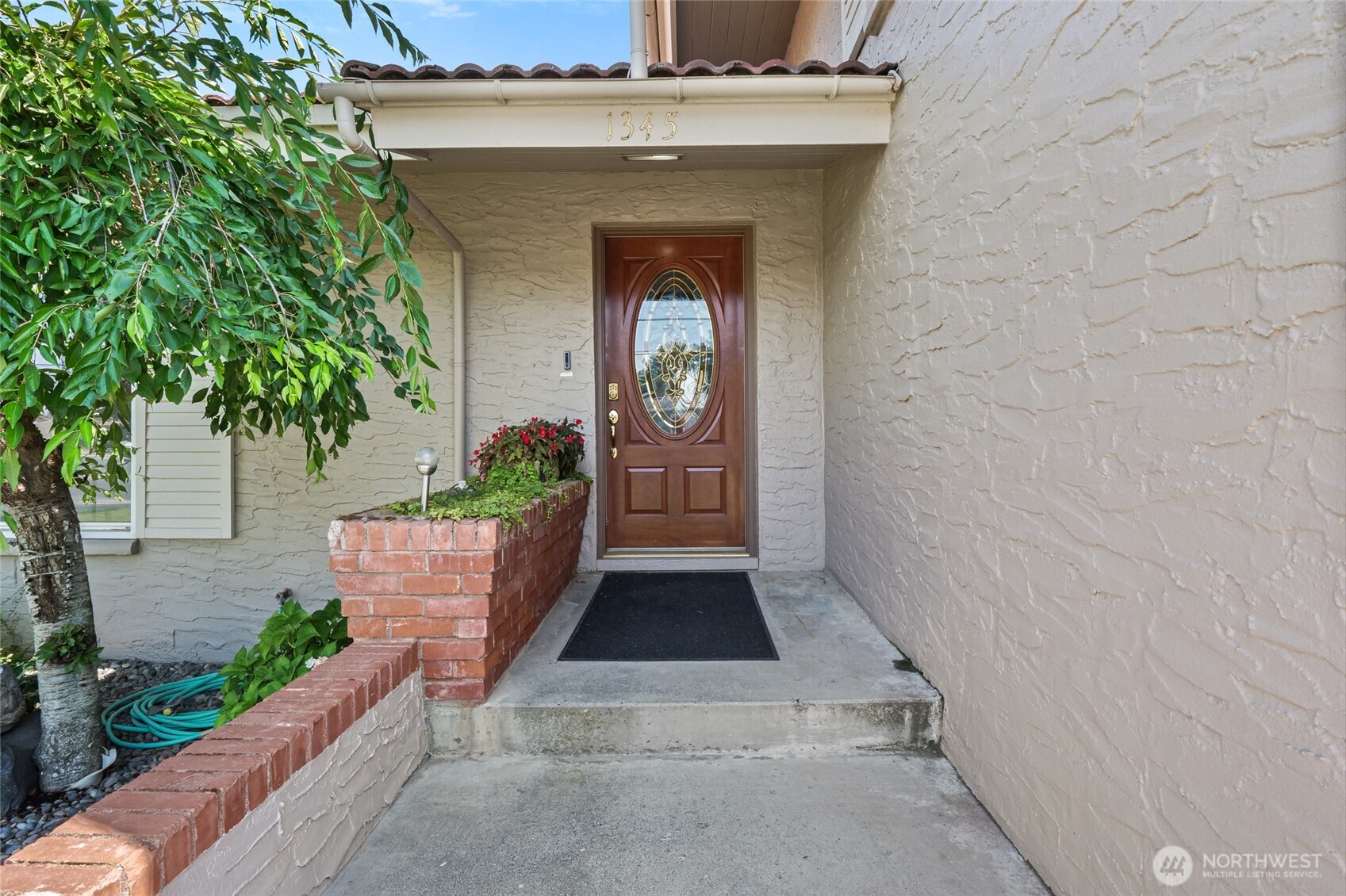 1345 W Lakeside Drive Property Photo 3