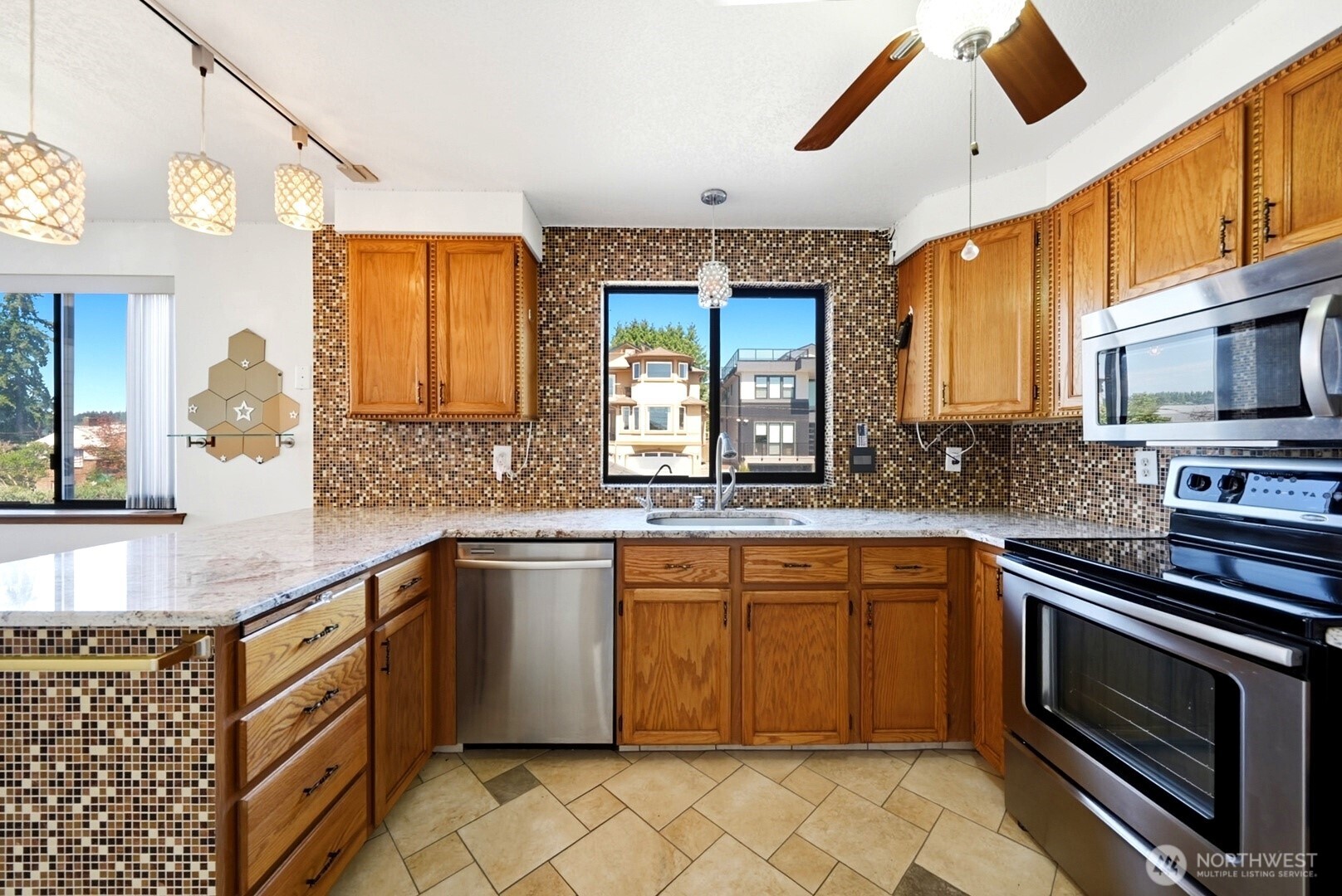 1011 N 28th Place Property Photo 10