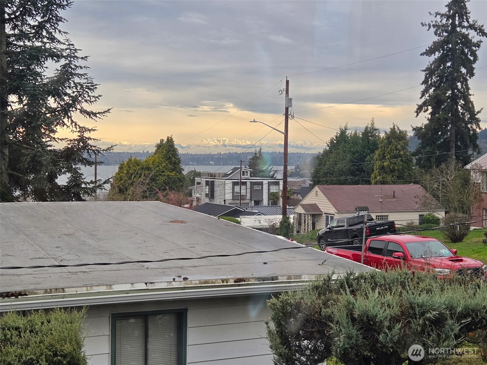 1011 N 28th Place Property Photo 13