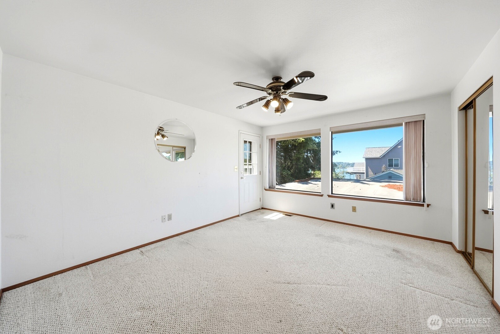 1011 N 28th Place Property Photo 16