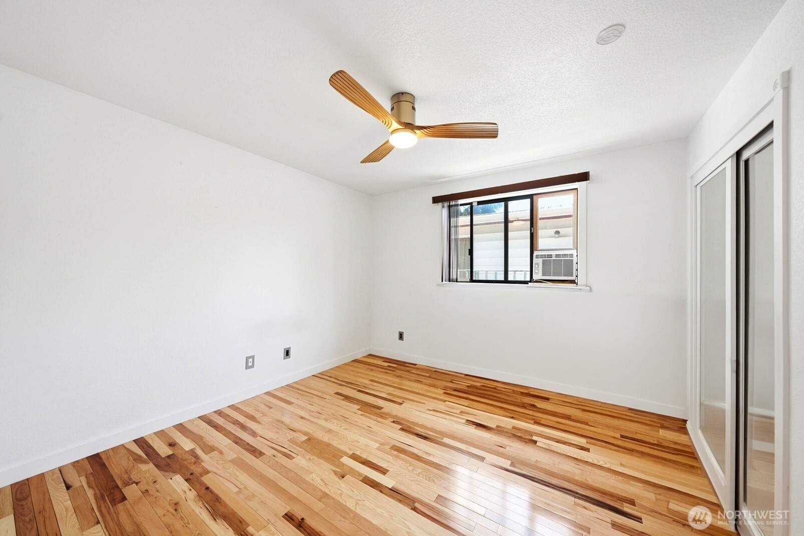 1011 N 28th Place Property Photo 24