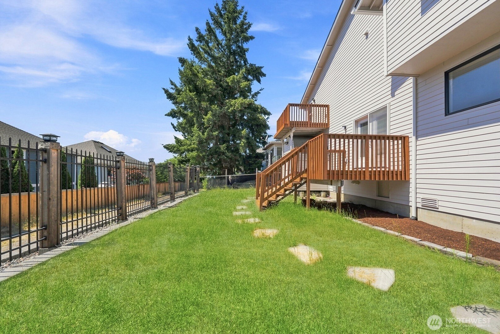 1011 N 28th Place Property Photo 31