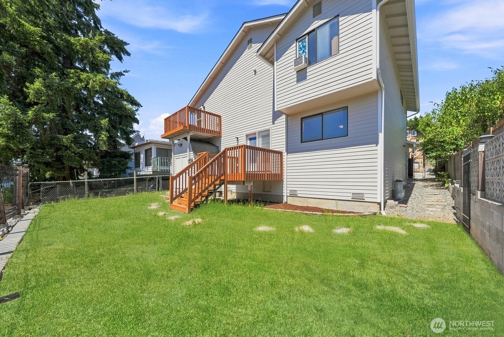 1011 N 28th Place Property Photo 32