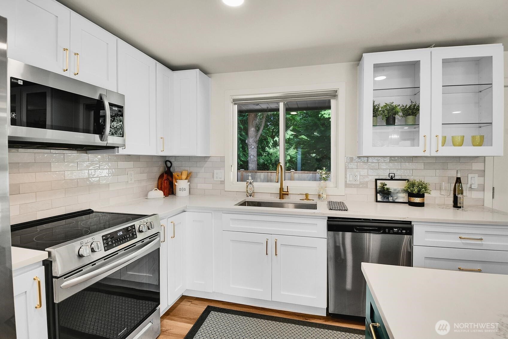 4221 108th Street Property Photo 9