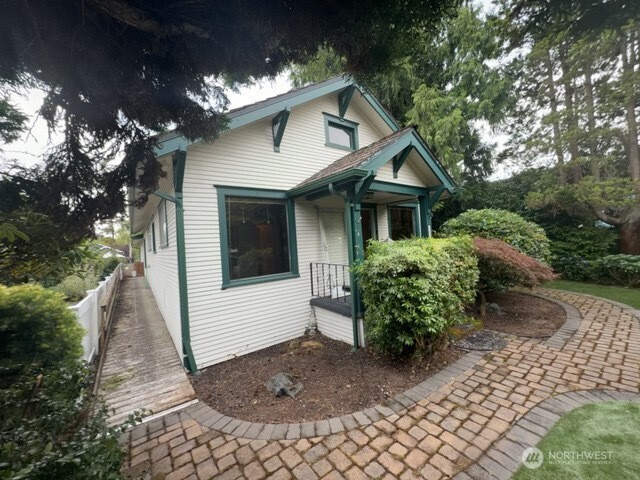 1611 Oakes Avenue Property Photo 2
