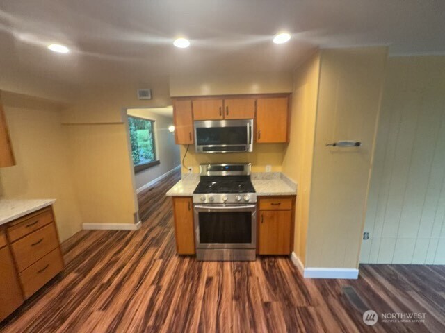 1611 Oakes Avenue Property Photo 5
