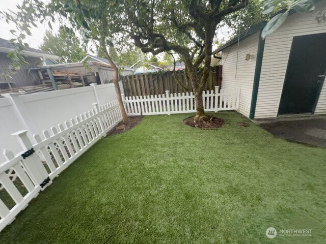 1611 Oakes Avenue Property Photo 16