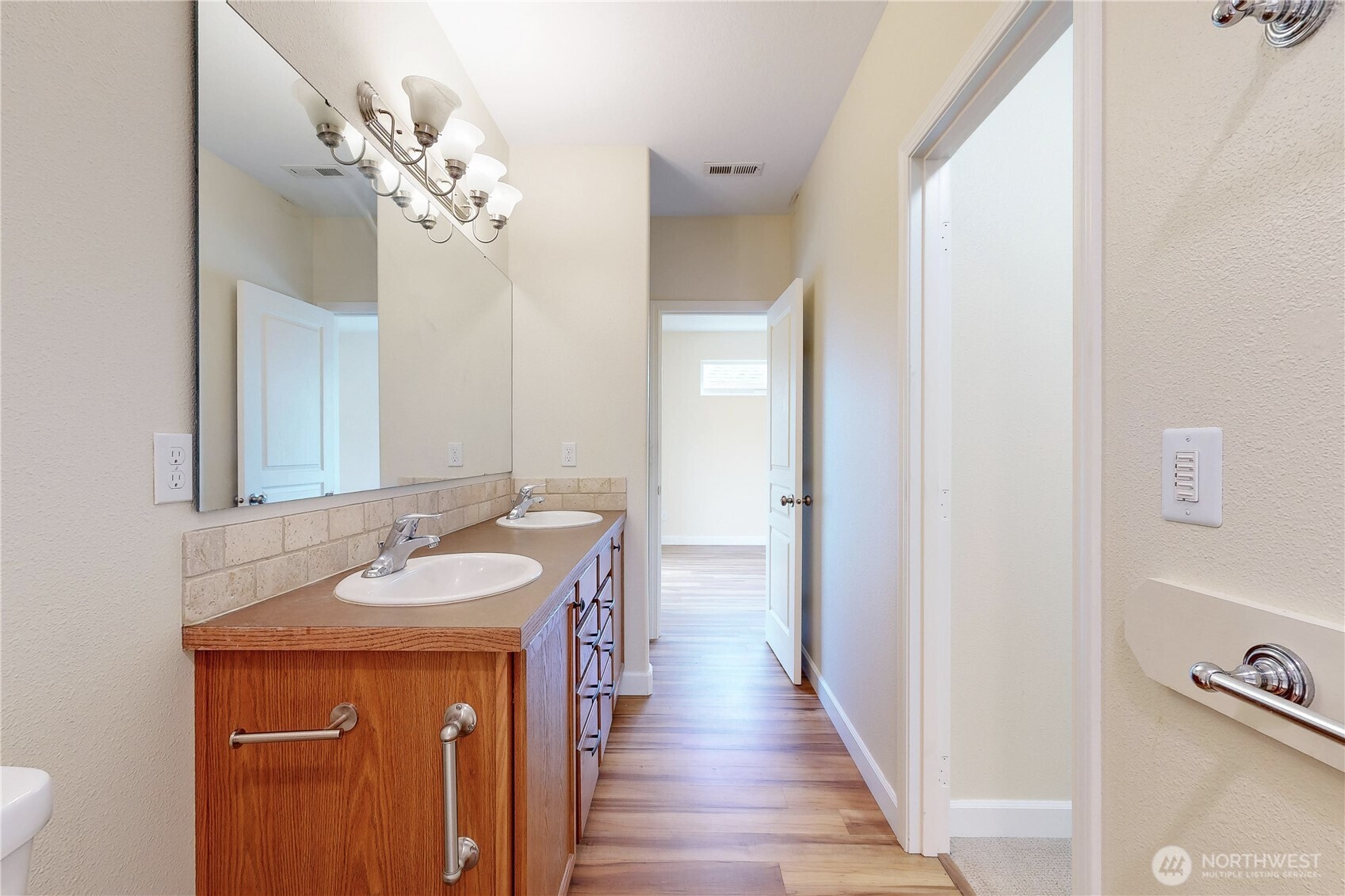 1212 Sw Carver Street Property Photo 14
