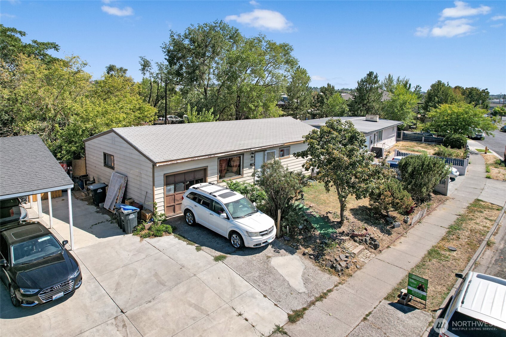 1435 W Sunset Drive Property Photo 4