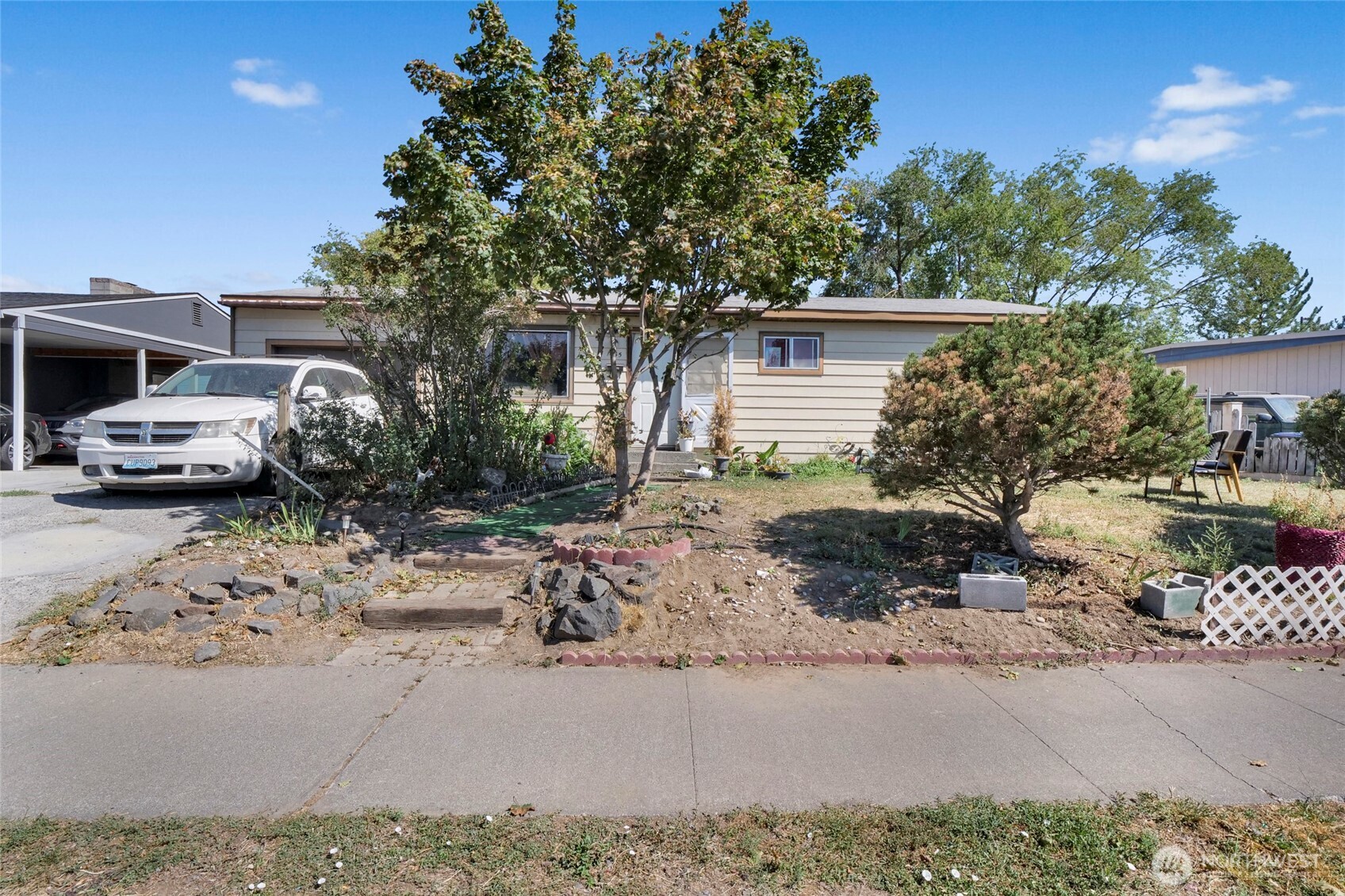 1435 W Sunset Drive Property Photo 5