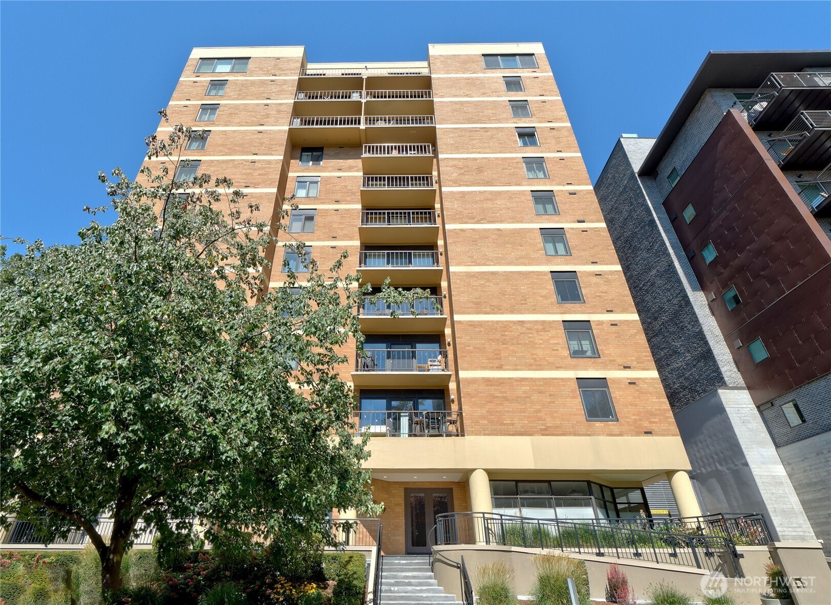 1300 University Street 2a Property Photo 3