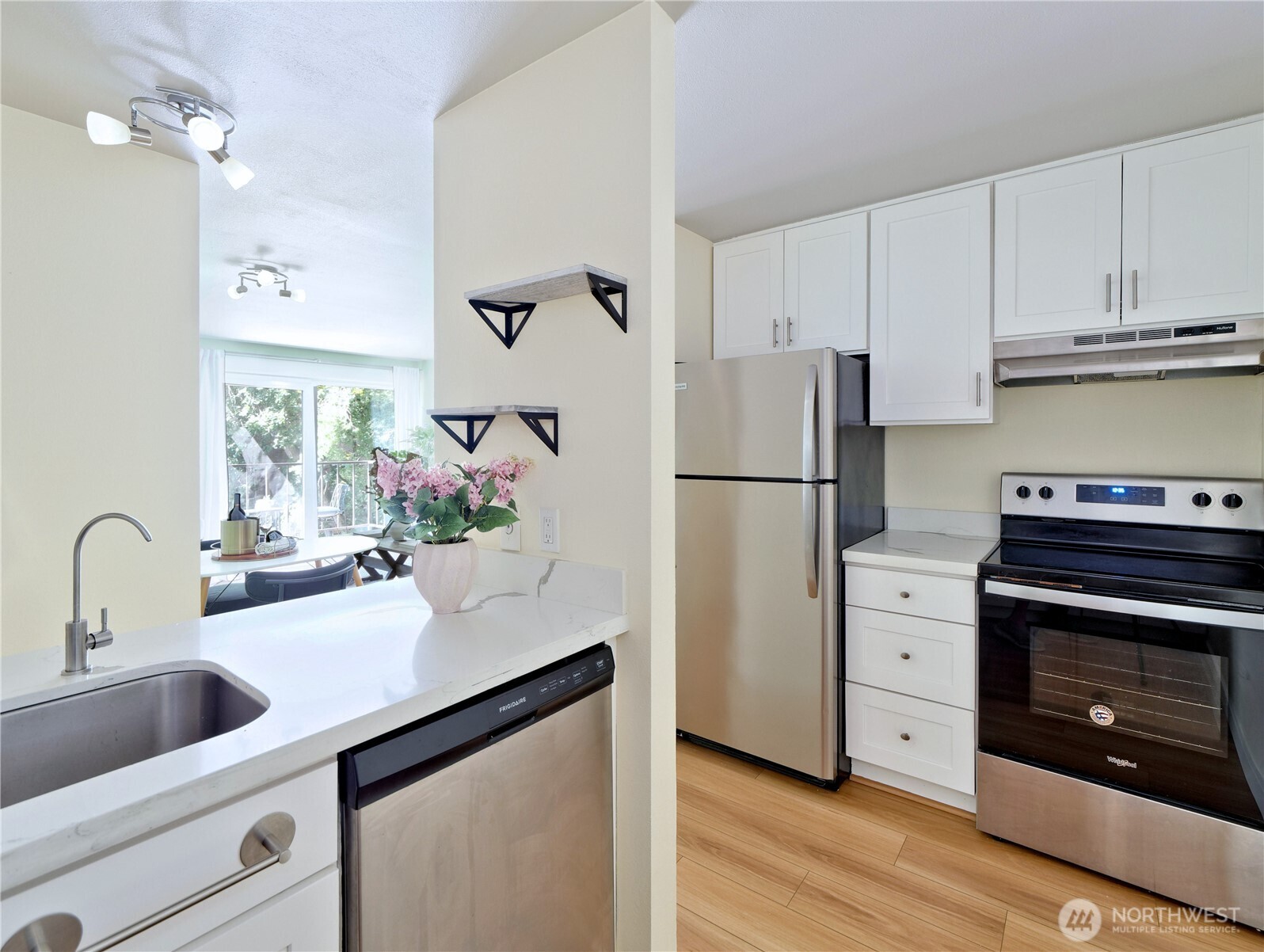 1300 University Street 2a Property Photo 10