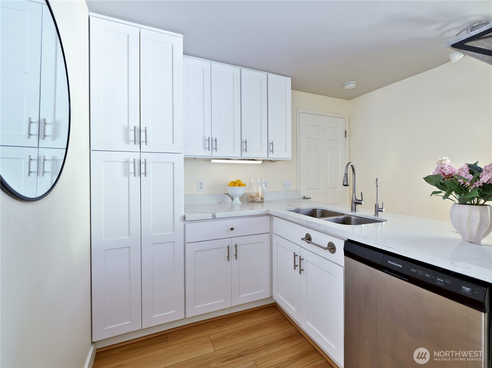 1300 University Street 2a Property Photo 11