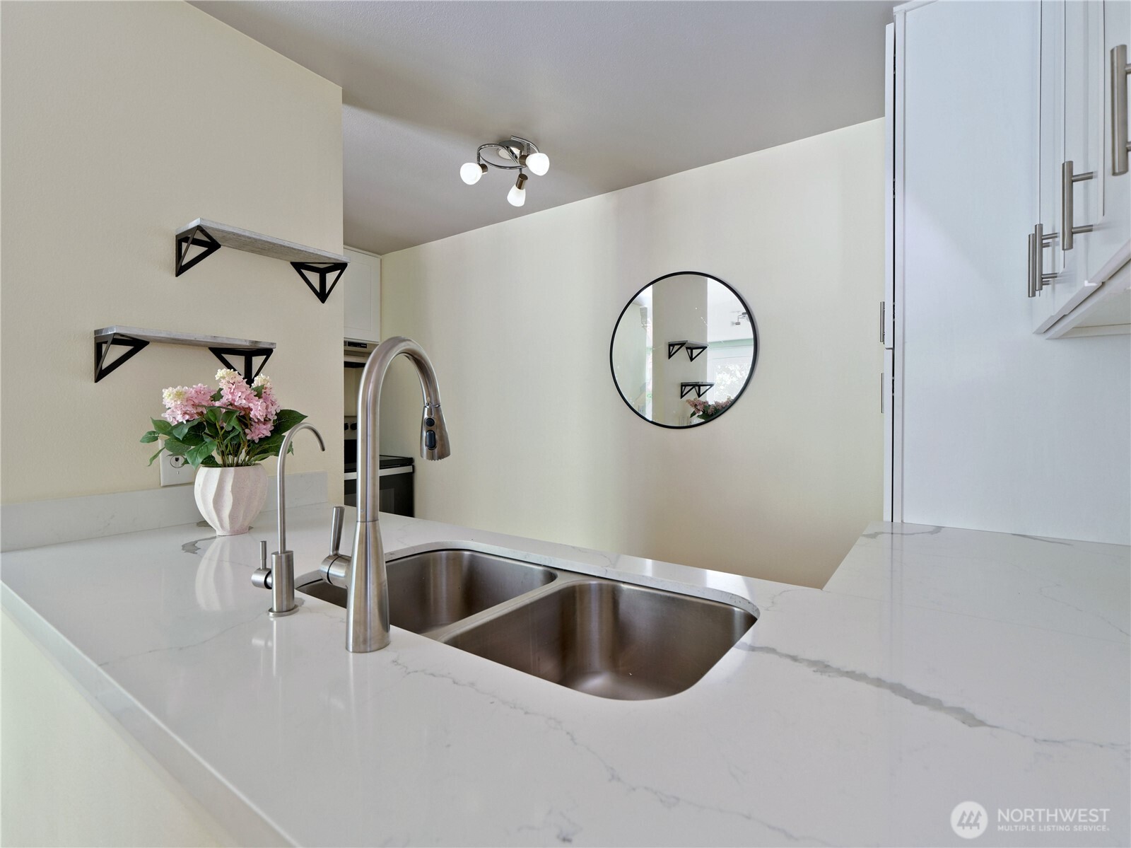 1300 University Street 2a Property Photo 12