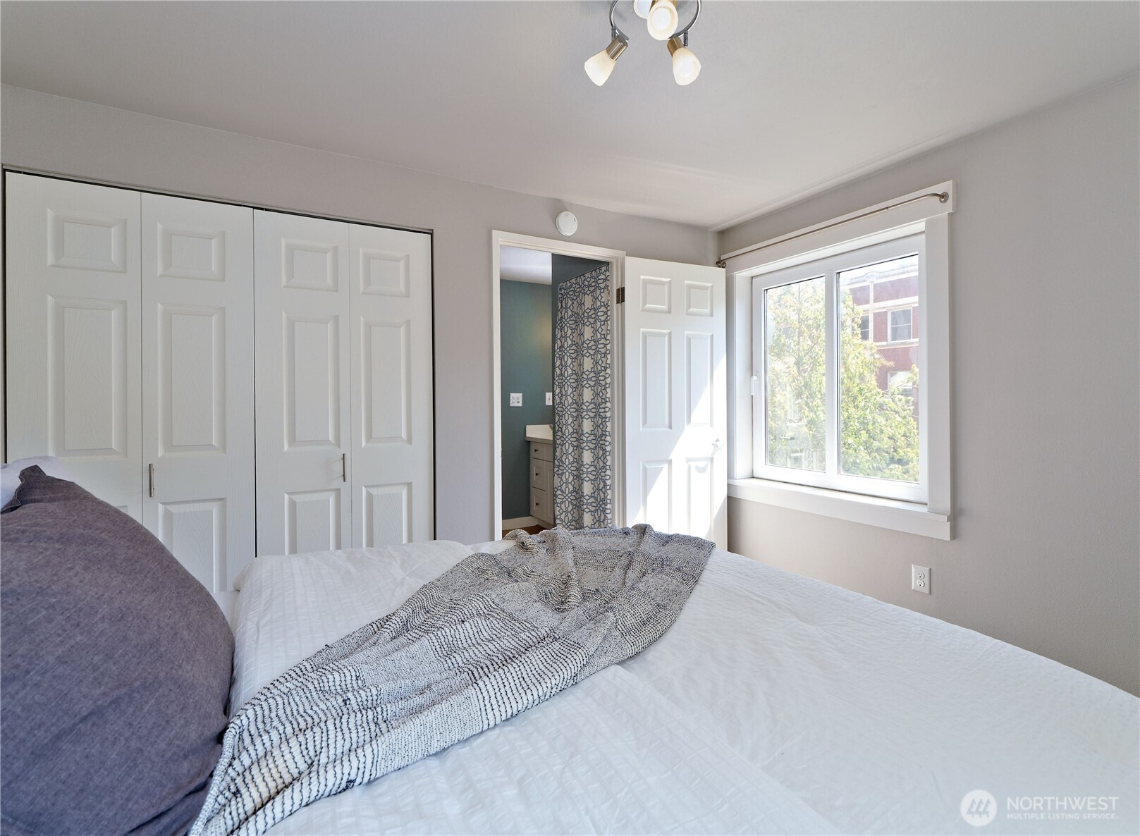 1300 University Street 2a Property Photo 17