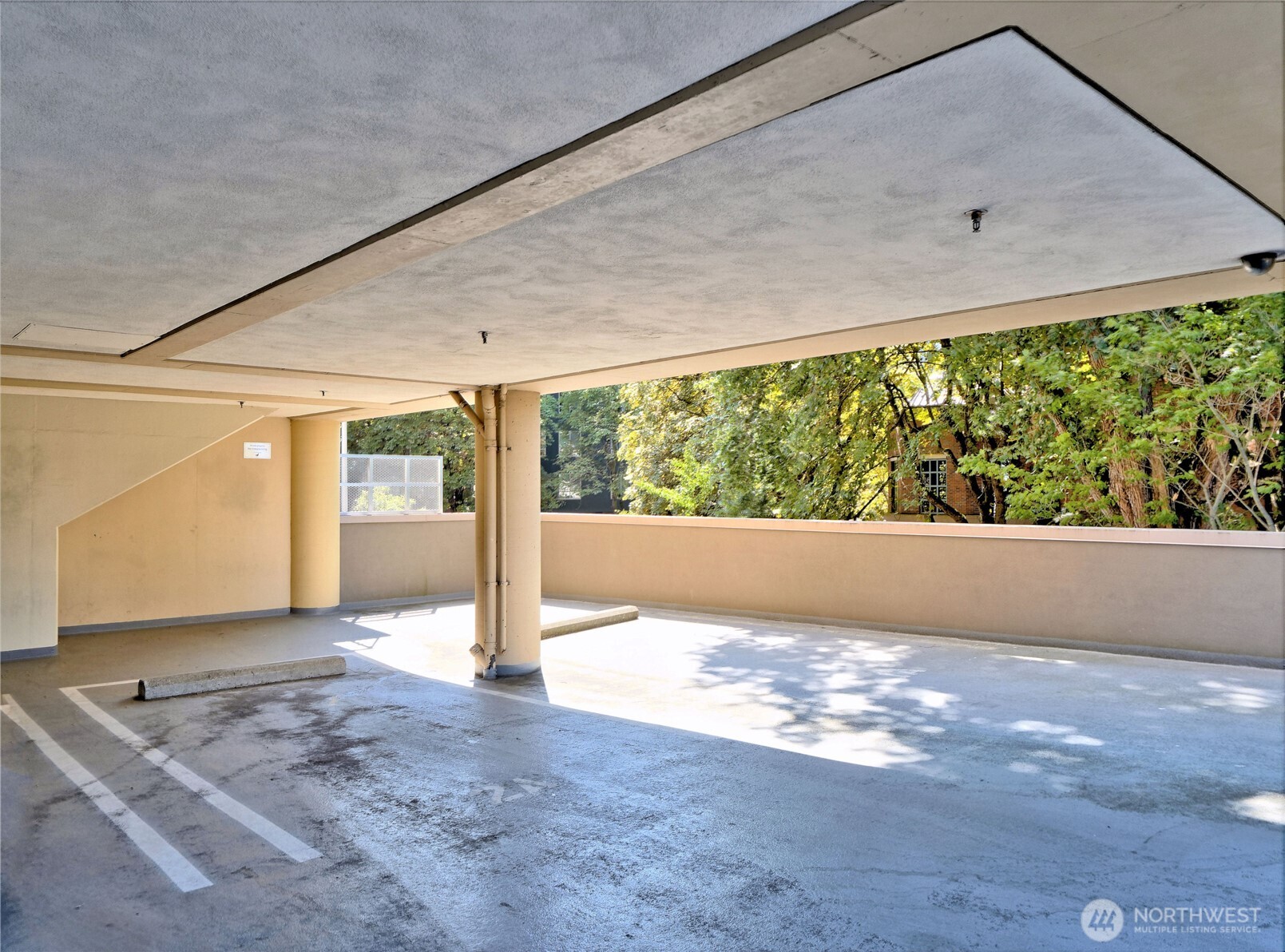 1300 University Street 2a Property Photo 25