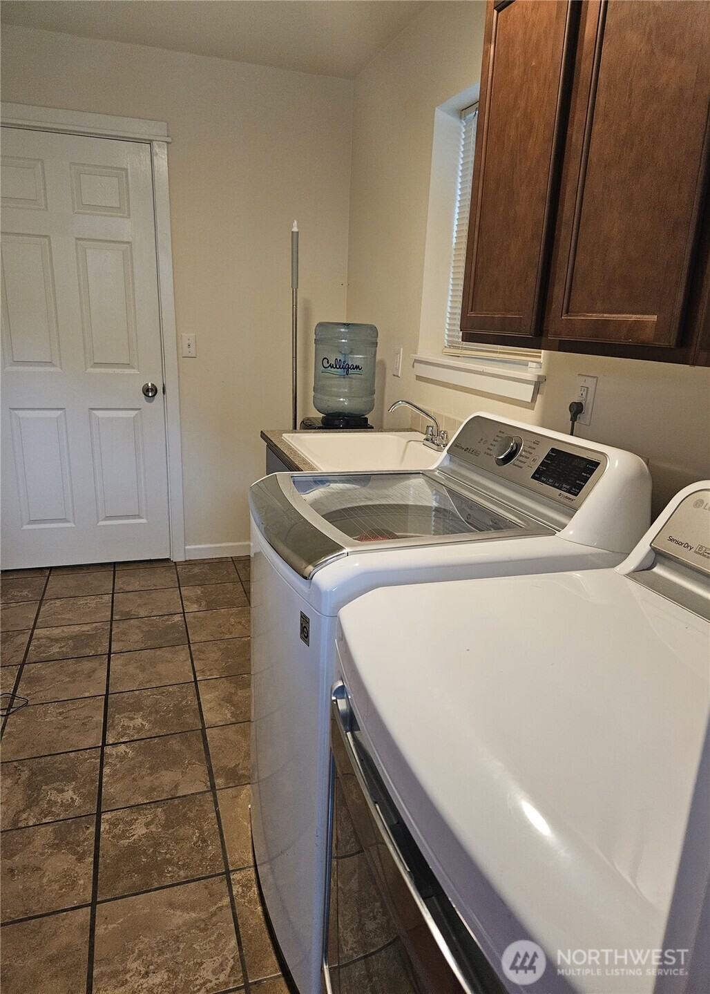 8921 Commercial Street Property Photo 13