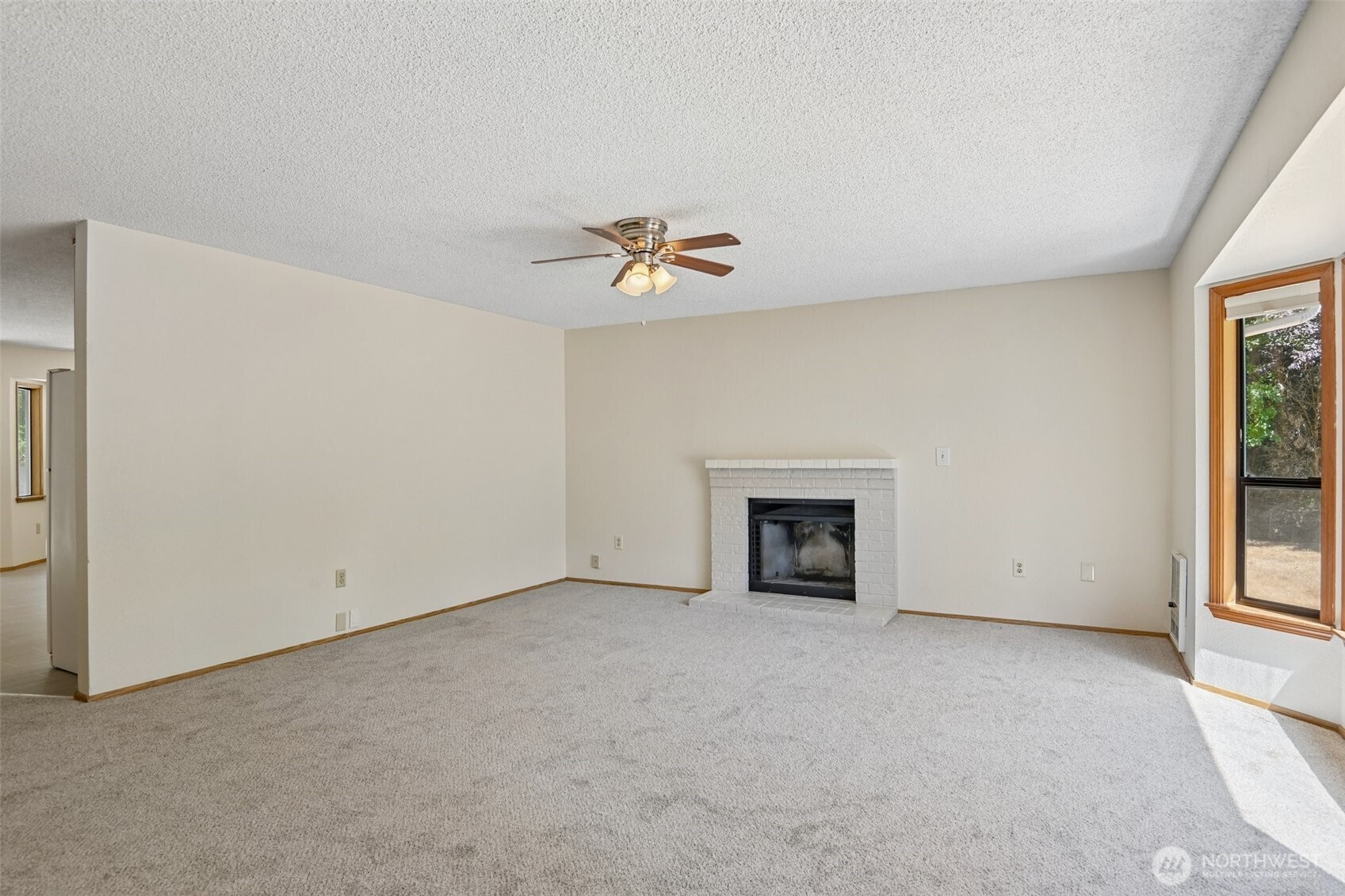 9003 159th Street Property Photo 4