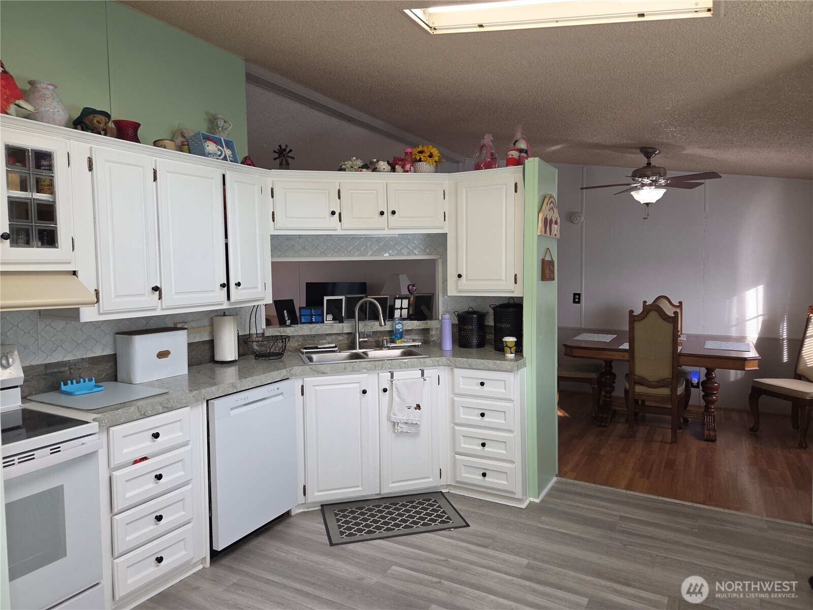 1019 Stanford Drive 20 Property Photo 18