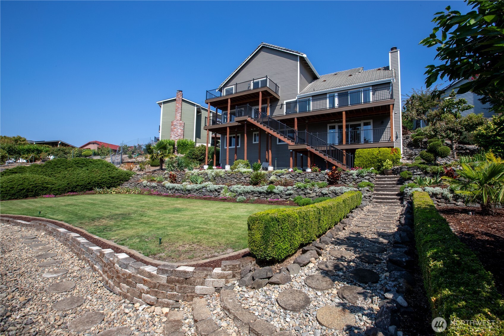 10010 76th Street Property Photo 3