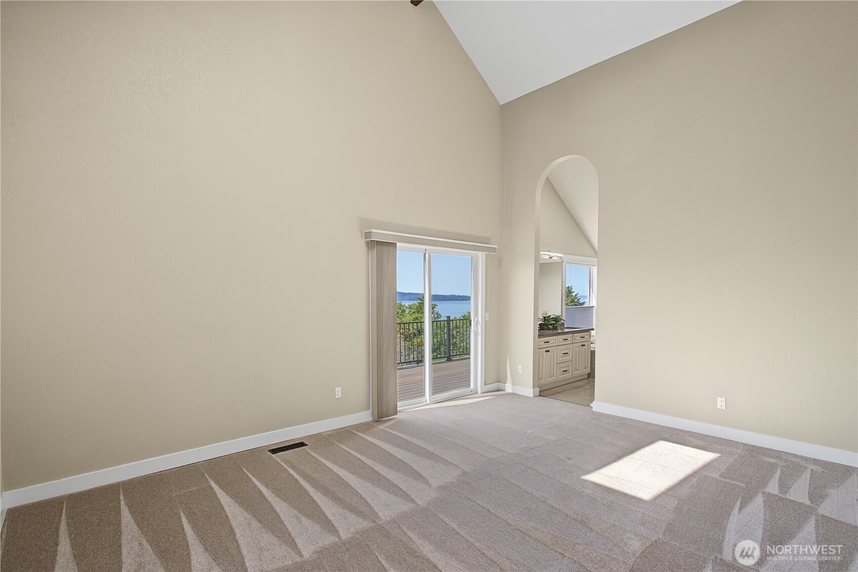 10010 76th Street Property Photo 6