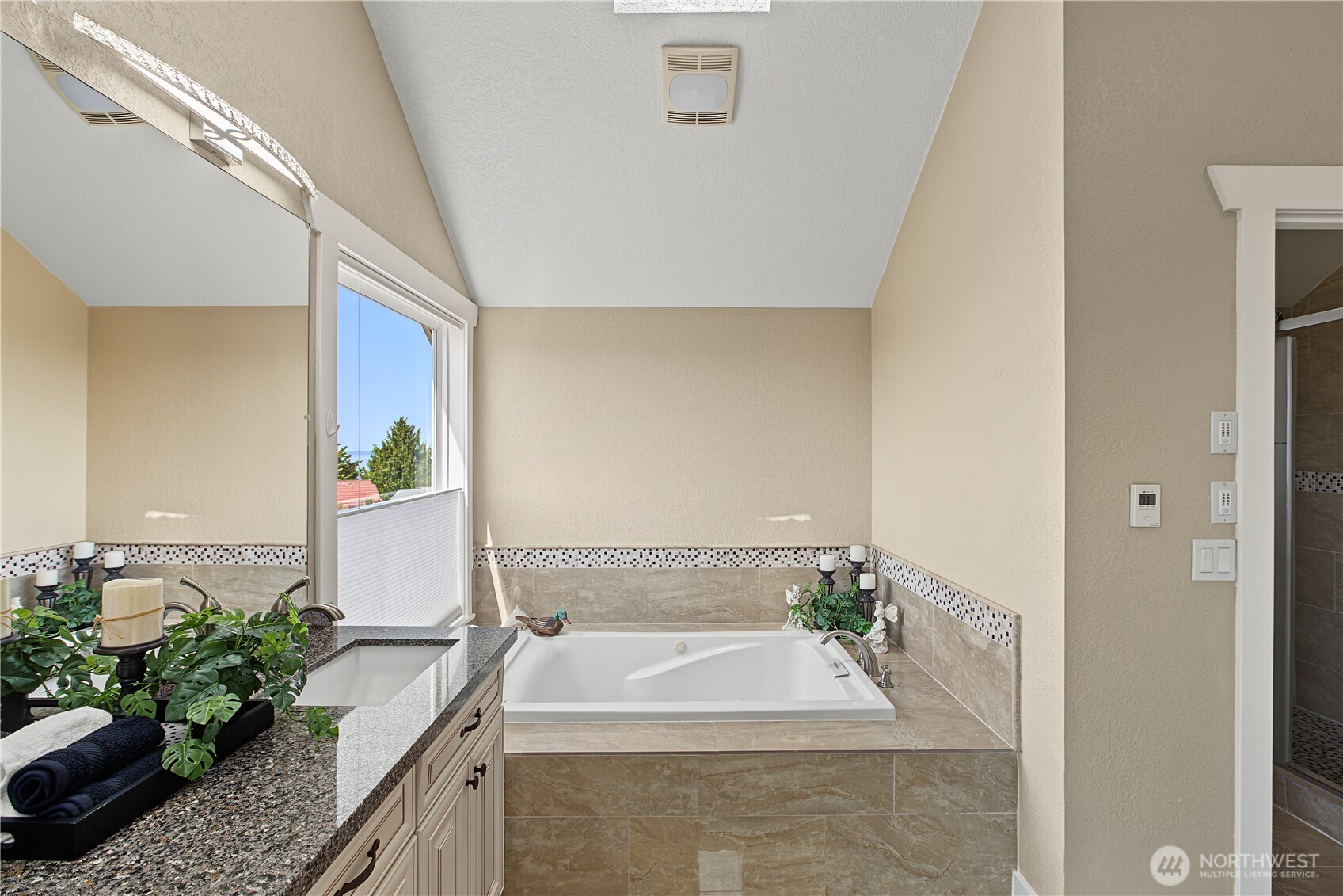 10010 76th Street Property Photo 8