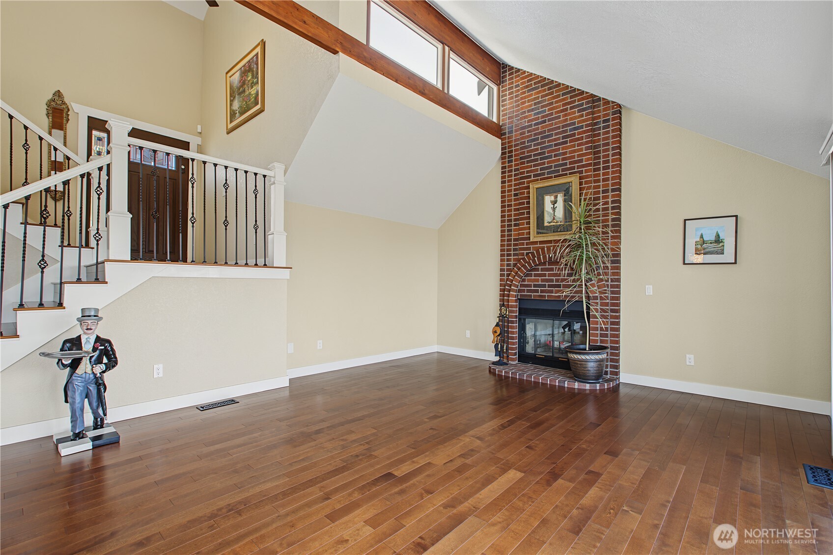 10010 76th Street Property Photo 12