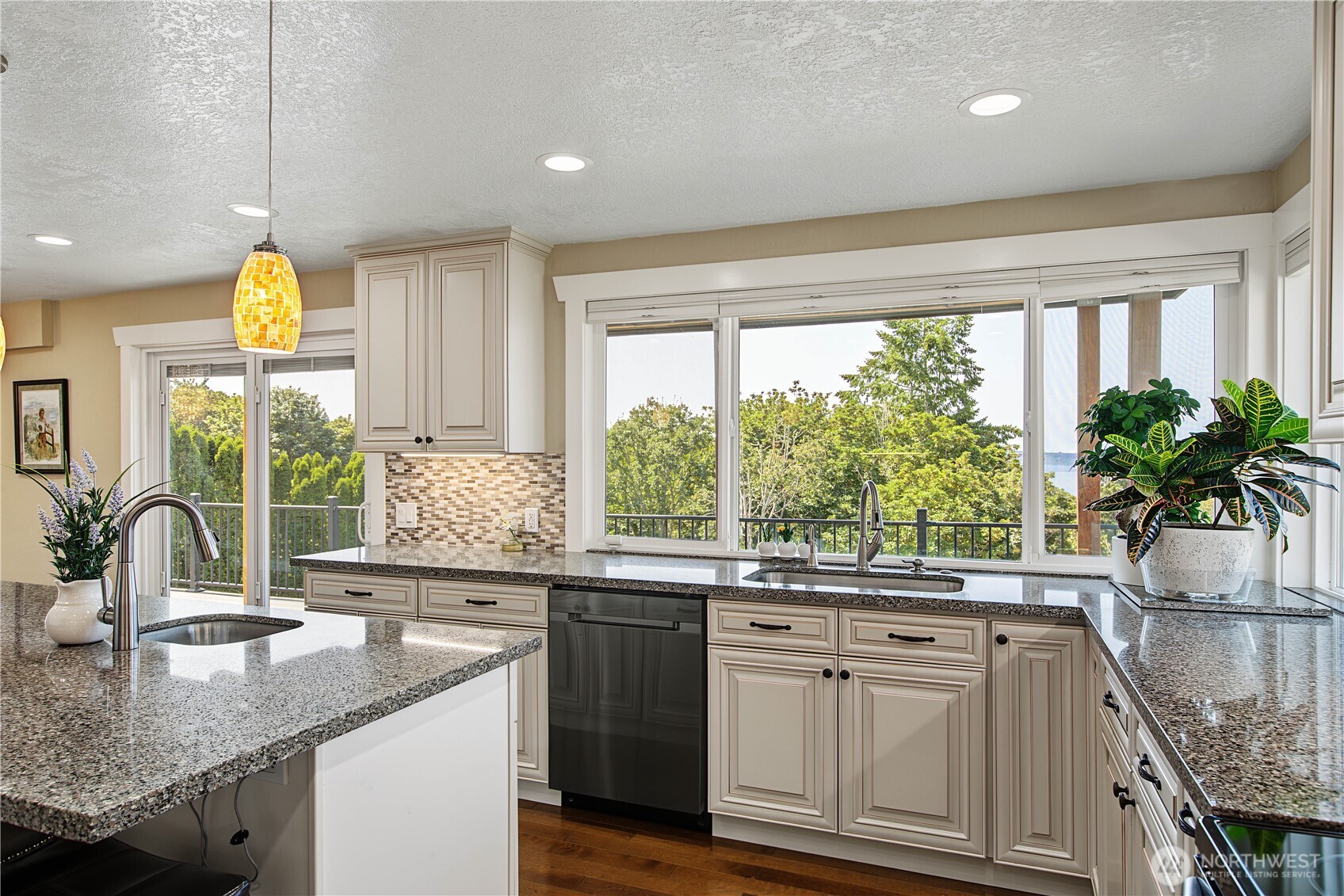 10010 76th Street Property Photo 19