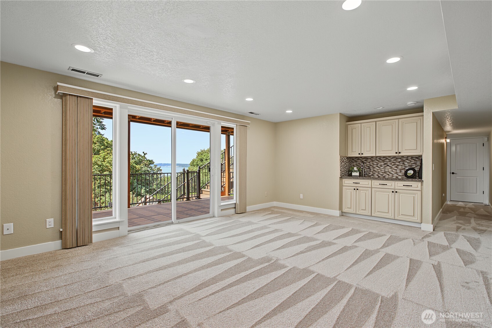 10010 76th Street Property Photo 23