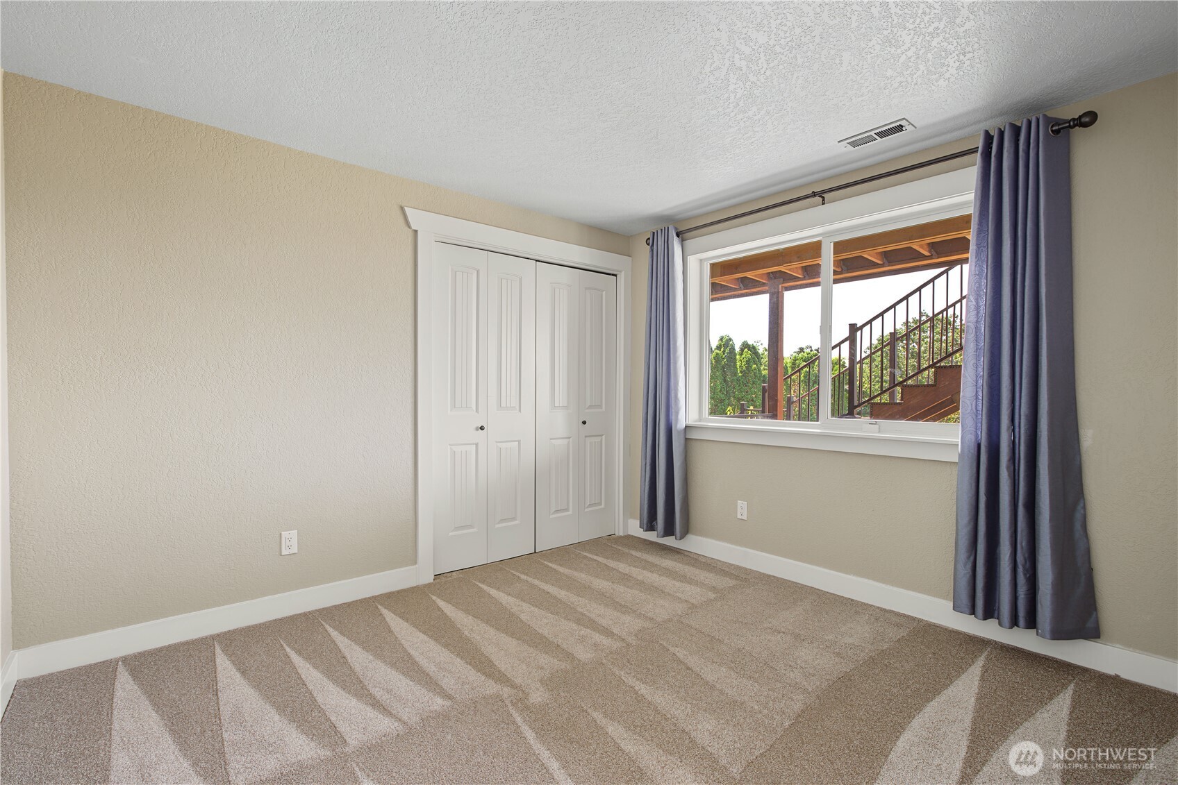 10010 76th Street Property Photo 24