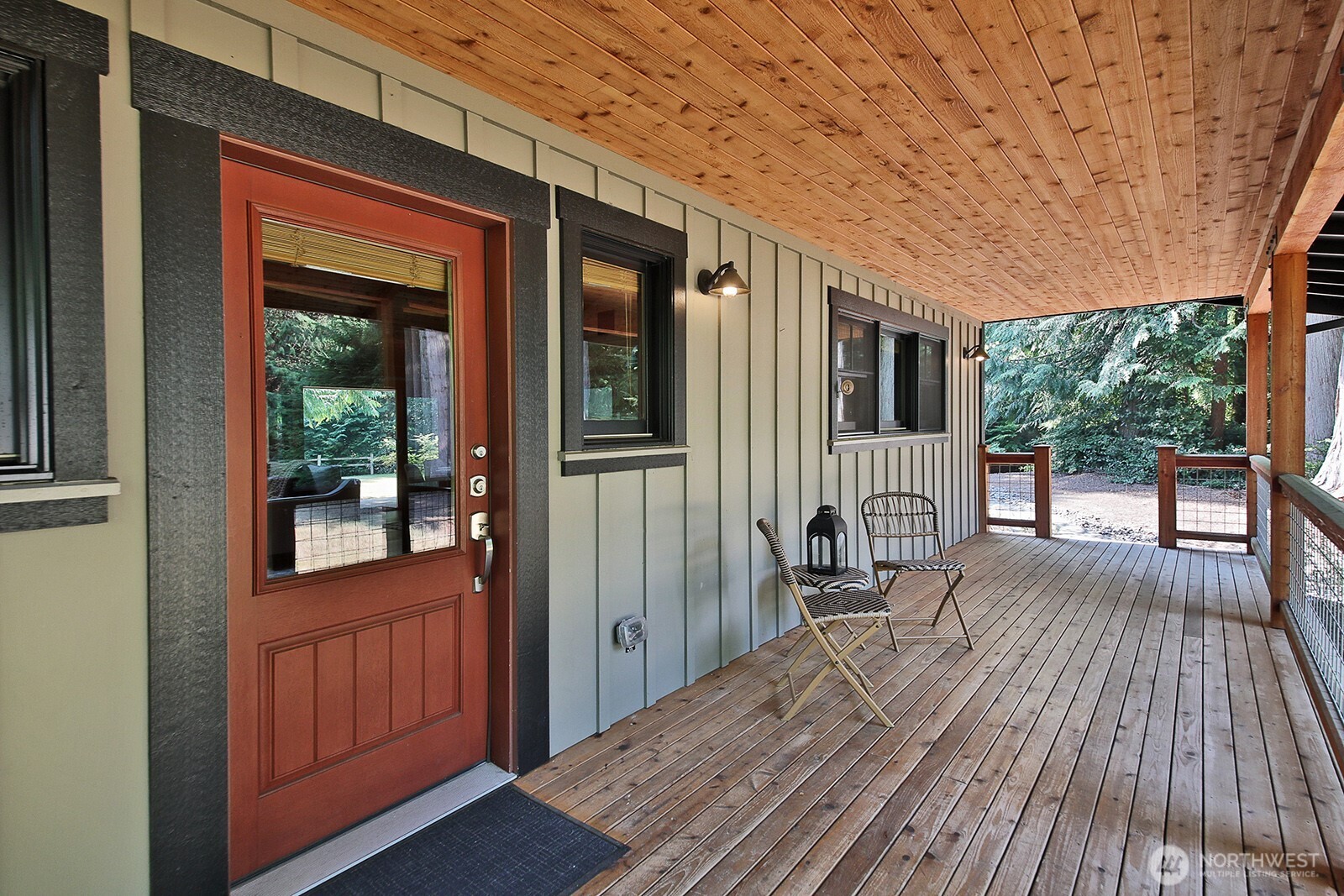 1052 Woodside Lane Property Photo 3