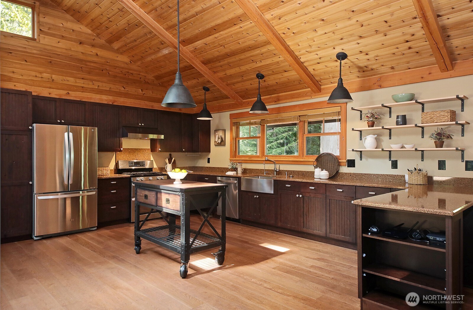 1052 Woodside Lane Property Photo 7