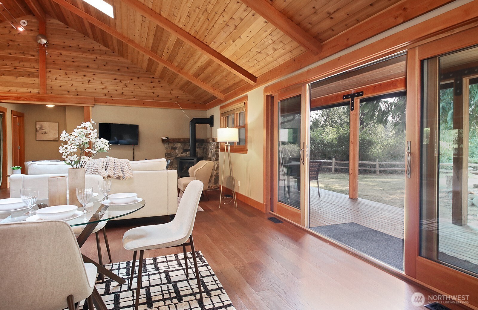 1052 Woodside Lane Property Photo 10