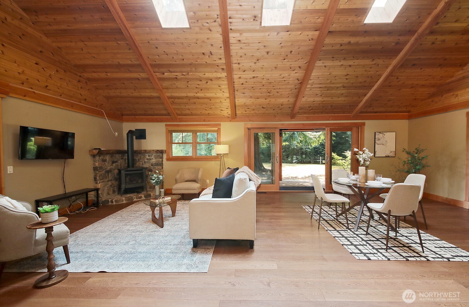 1052 Woodside Lane Property Photo 11