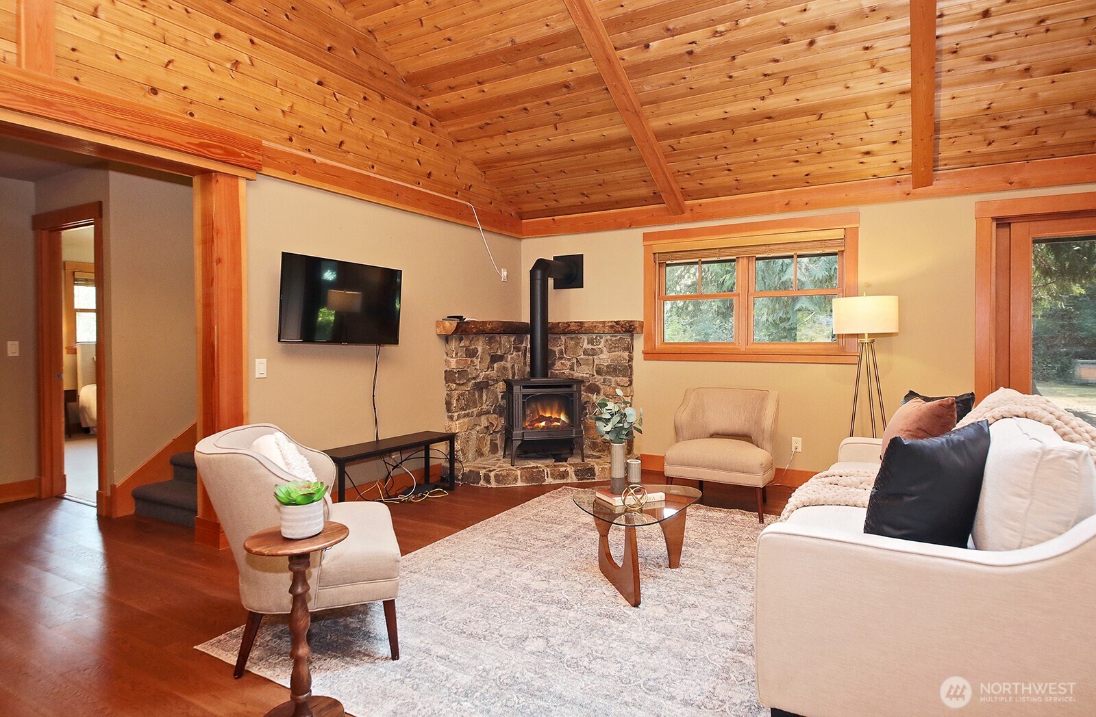 1052 Woodside Lane Property Photo 12